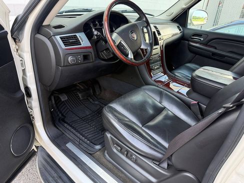 Used 2007 Cadillac Escalade AWD w/ Information Package image 2