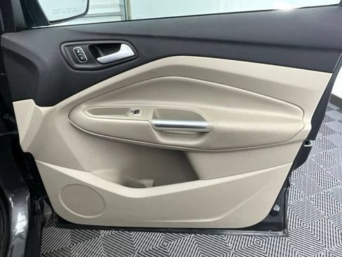 Used 2019 Ford Escape Titanium FWD image 14
