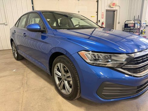 Certified 2024 Volkswagen Jetta SE w/ Panoramic Sunroof Package FWD image 10