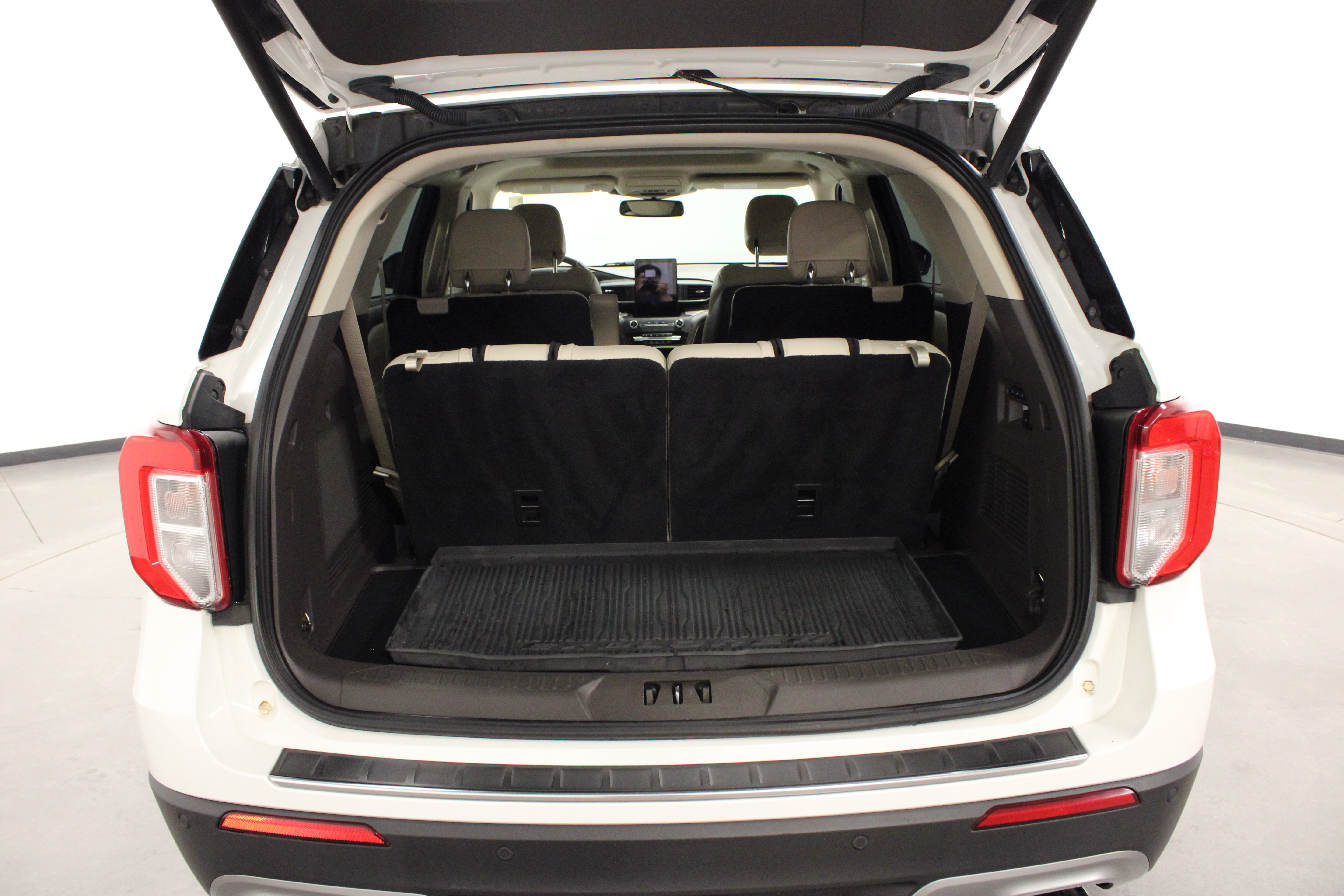 Used 2020 Ford Explorer Platinum w/ Premium Technology Package AWD/4WD image 14