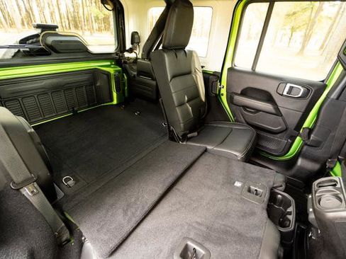 Used 2019 Jeep Wrangler Unlimited Sahara w/ Uconnect 4C Nav & Sound Group image 29