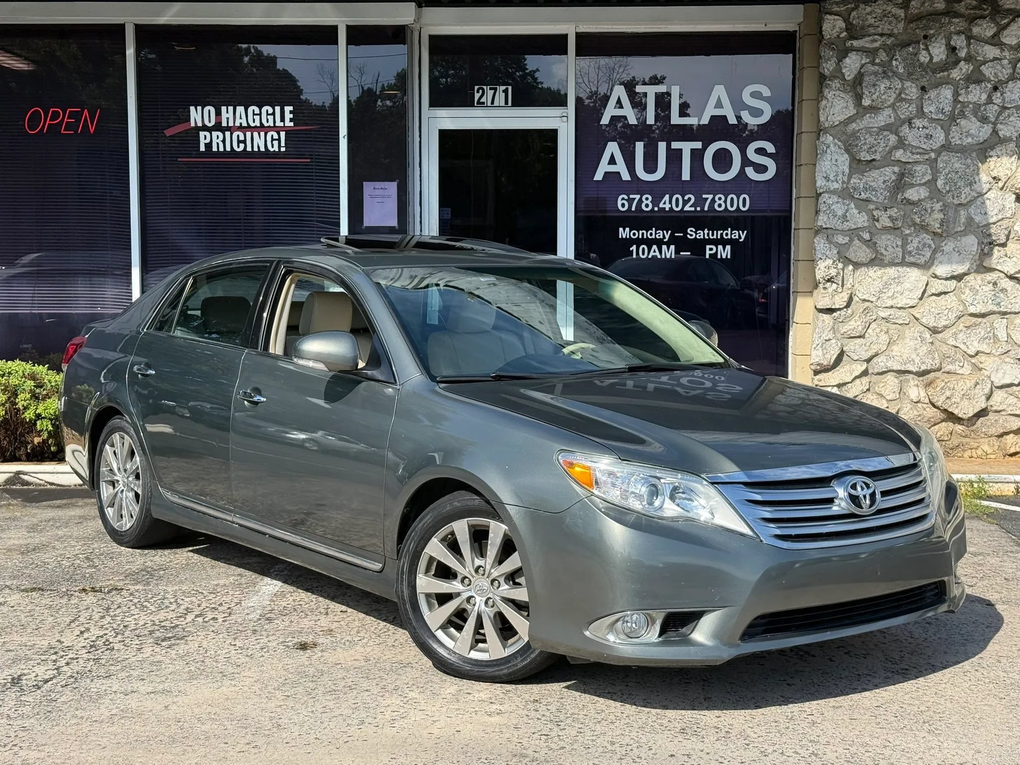 Used 2011 Toyota Avalon Limited FWD image 1