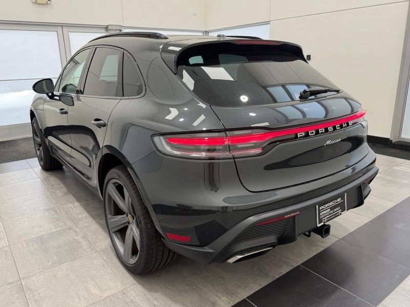 Certified 2025 Porsche Macan AWD/4WD image 3