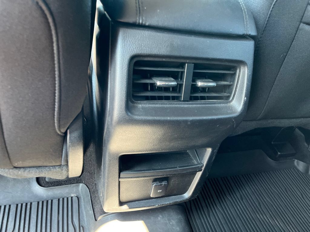 Used 2019 Ford Edge SEL w/ Cold Weather Package AWD/4WD image 25