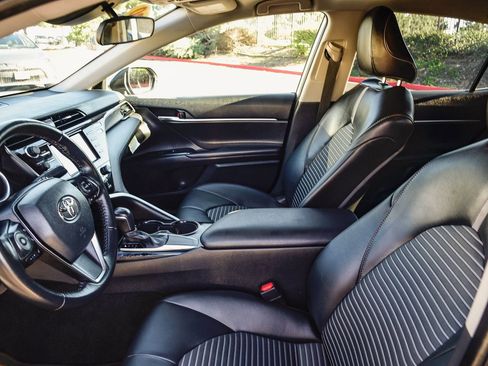 Certified 2020 Toyota Camry SE image 22