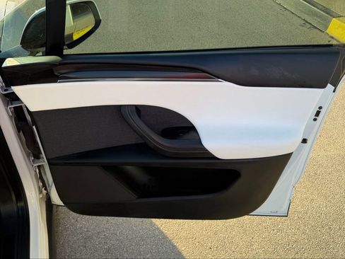 Used 2023 Tesla Model X Plaid image 31