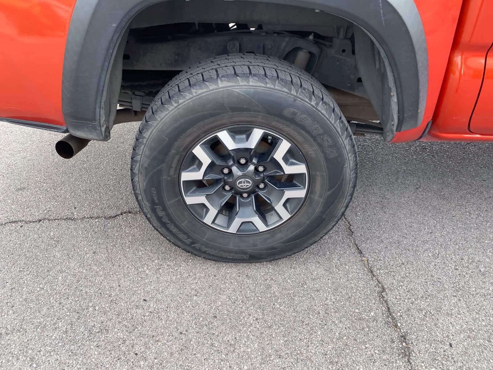 Used 2017 Toyota Tacoma TRD Off-Road w/ Tow Package (A/T) AWD/4WD image 5