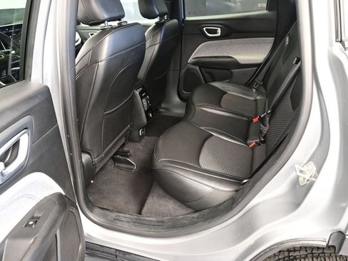 Used 2024 Jeep Compass Latitude AWD/4WD image 15