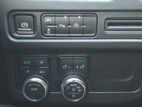 Used 2024 GMC Yukon SLT image 41