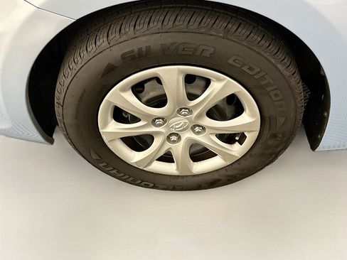 Used 2014 Hyundai Accent GLS FWD image 11