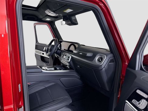 Used 2025 Mercedes-Benz G 63 AMG 4MATIC image 33