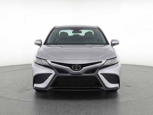 Used 2023 Toyota Camry SE image 2