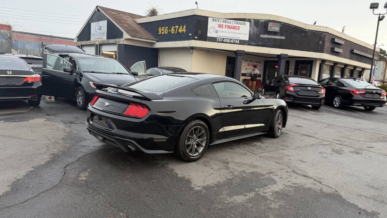 Used 2018 Ford Mustang Coupe RWD image 15