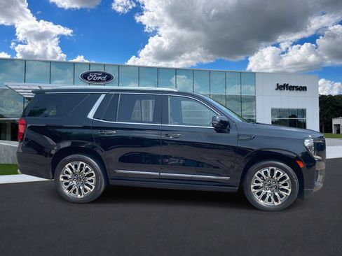 Used 2023 GMC Yukon Denali Ultimate AWD/4WD image 2