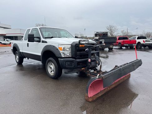 Used 2011 Ford F250 XL AWD/4WD image 5