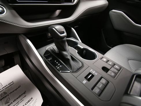 Certified 2024 Toyota Highlander LE image 23