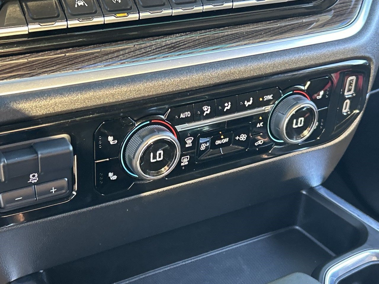 Used 2025 Chevrolet Silverado 1500 RST AWD/4WD image 25