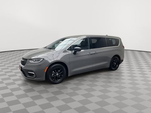 Used 2025 Chrysler Pacifica Select FWD image 35