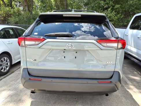 Used 2021 Toyota RAV4 XLE Premium FWD image 5