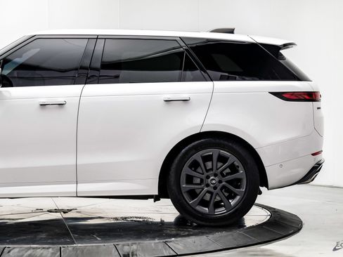 Used 2024 Land Rover Range Rover Sport Dynamic SE AWD/4WD image 9