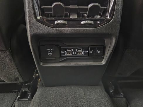 Used 2024 Jeep Grand Cherokee Limited w/ Black Appearance Package AWD/4WD image 30