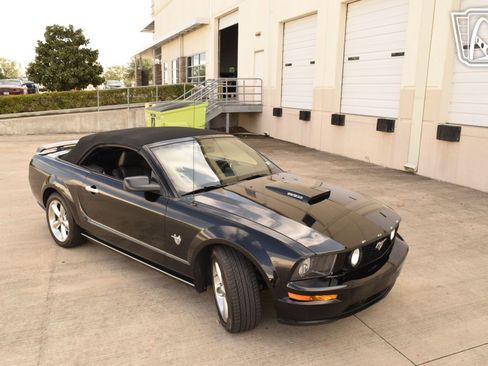 Used 2009 Ford Mustang GT RWD image 28