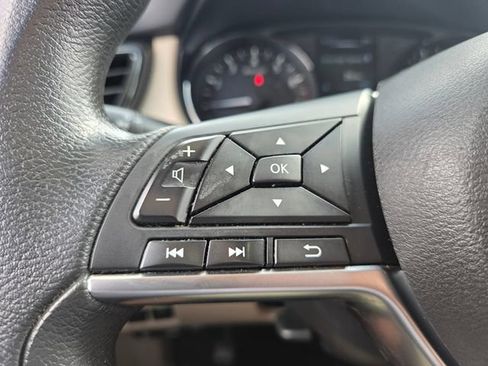Used 2017 Nissan Rogue S FWD image 19