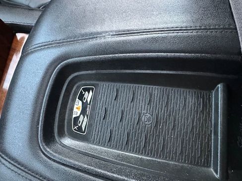 Used 2015 Cadillac Escalade ESV Luxury image 23