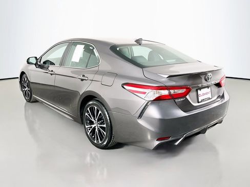 Used 2020 Toyota Camry SE image 9