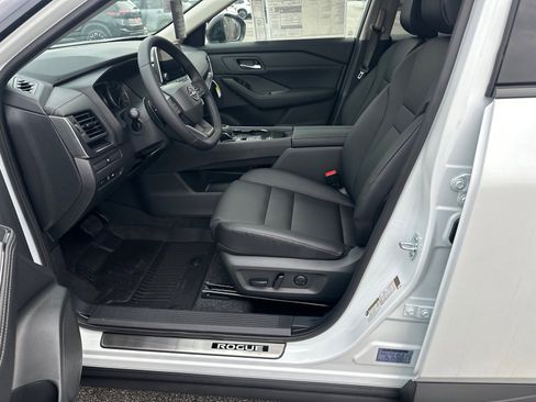 New 2026 Nissan Rogue SV image 9