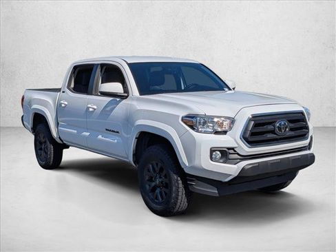 Used 2022 Toyota Tacoma SR5 RWD image 3