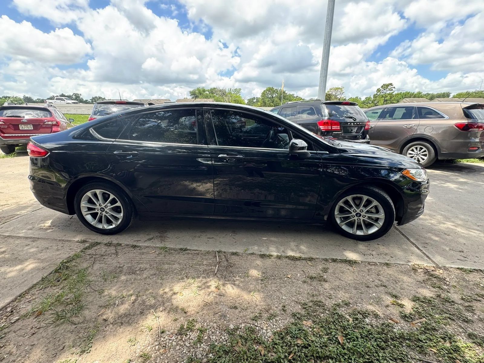 Used 2019 Ford Fusion SE FWD image 5