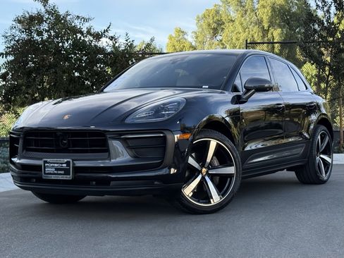 Certified 2023 Porsche Macan Turbo image 1