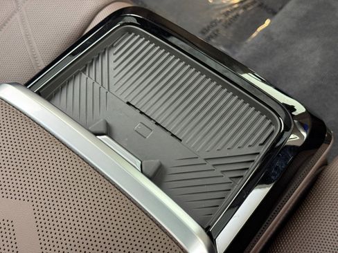 Used 2023 BMW i7 xDrive60 image 33