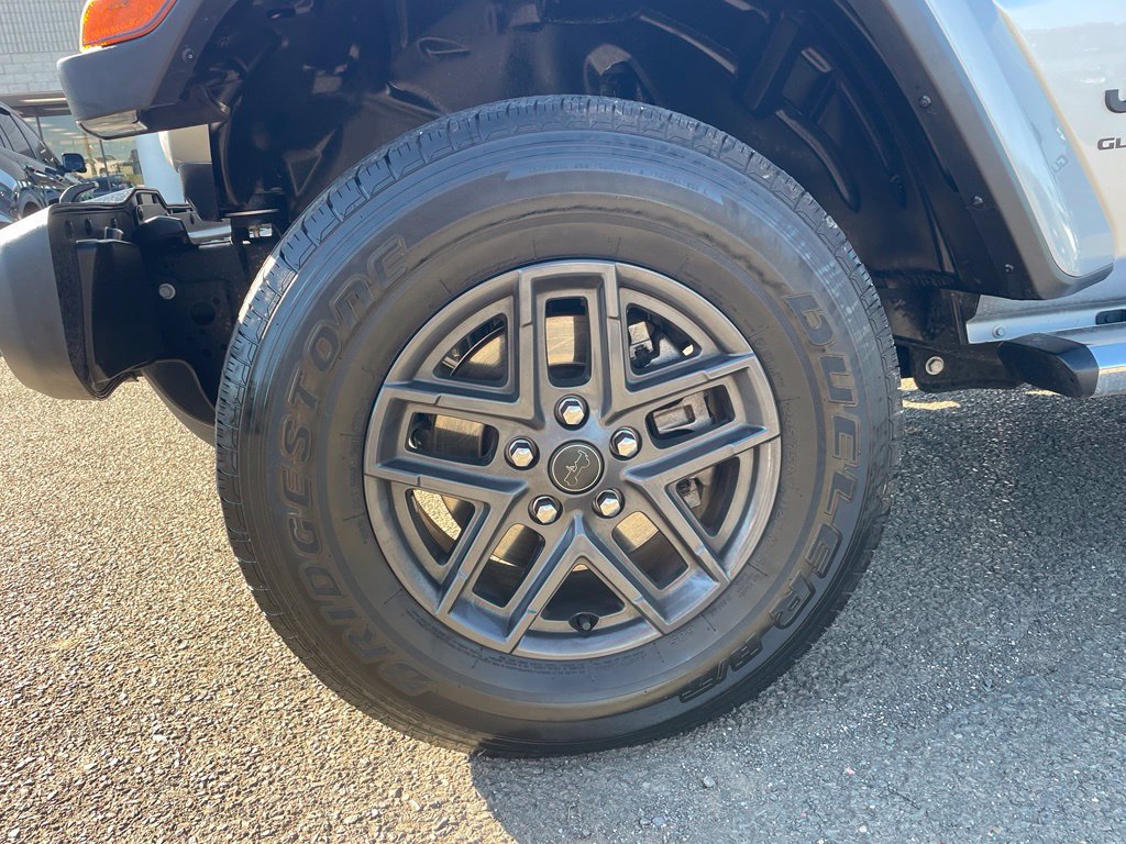 Used 2024 Jeep Gladiator Sport AWD/4WD image 21