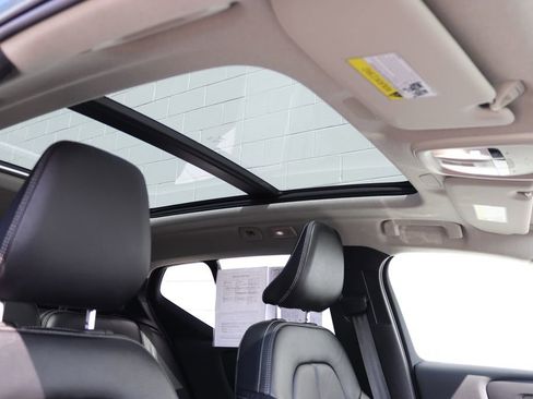 Used 2023 Volvo XC40 B5 Ultimate w/ Protection Package Premier image 36