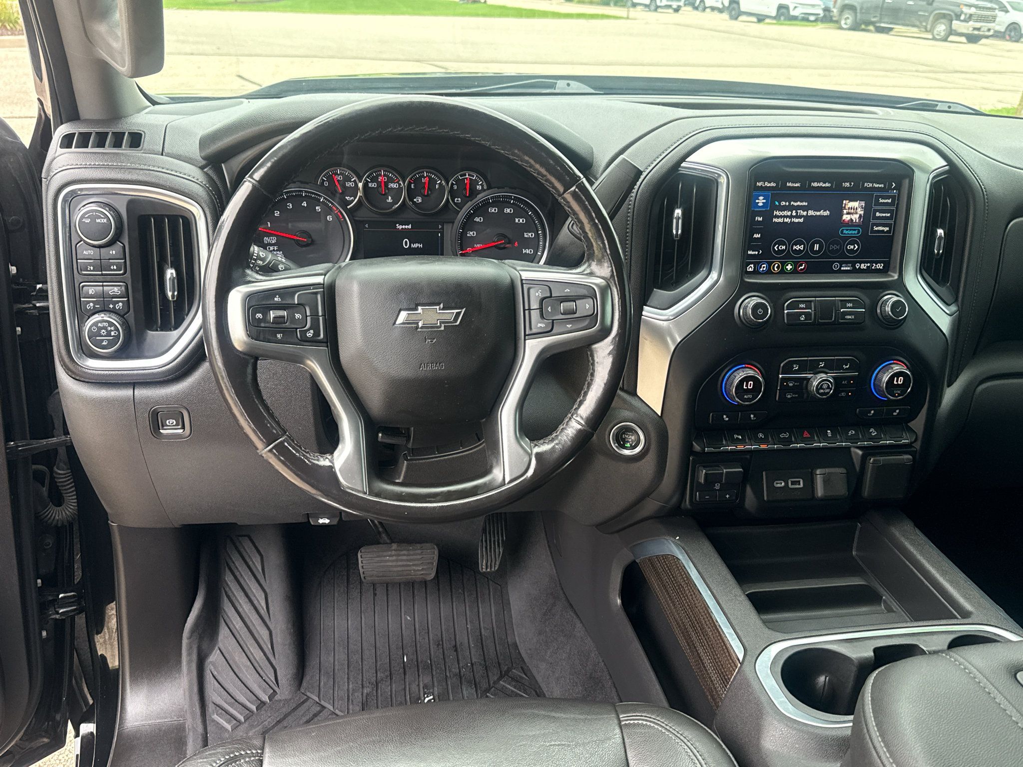 Used 2020 Chevrolet Silverado 1500 LT Trail Boss w/ Midnight Edition AWD/4WD image 15