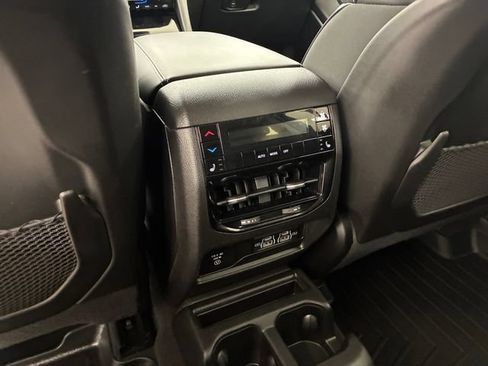 Used 2022 Jeep Grand Cherokee L Limited w/ Luxury Tech Group II AWD/4WD image 19