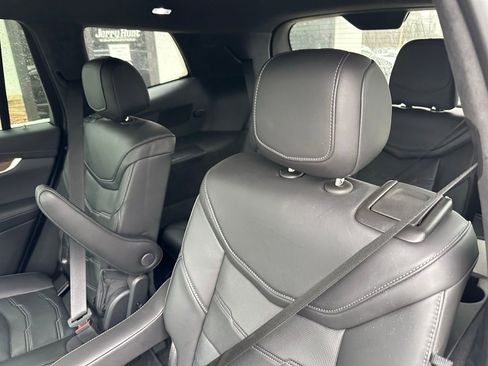 Used 2022 Cadillac XT6 Premium Luxury w/ Platinum Package image 5