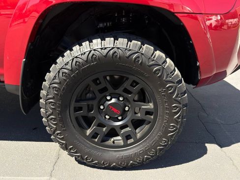 Used 2021 Toyota 4Runner Venture w/ Moonroof Package AWD/4WD image 10