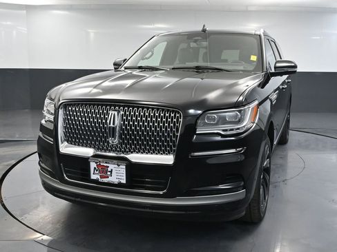Used 2024 Lincoln Navigator Reserve image 10
