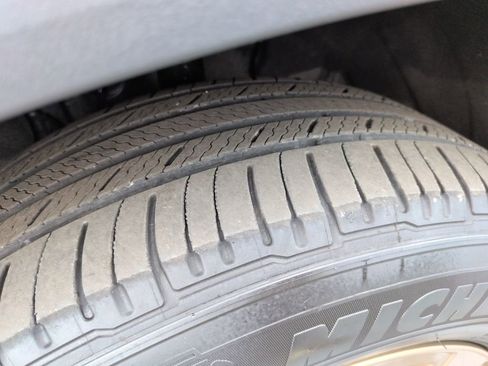 Used 2023 Toyota Highlander Bronze Edition image 28