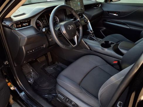 Certified 2021 Toyota Venza LE w/ Carpet Mat Package (TMS) image 16