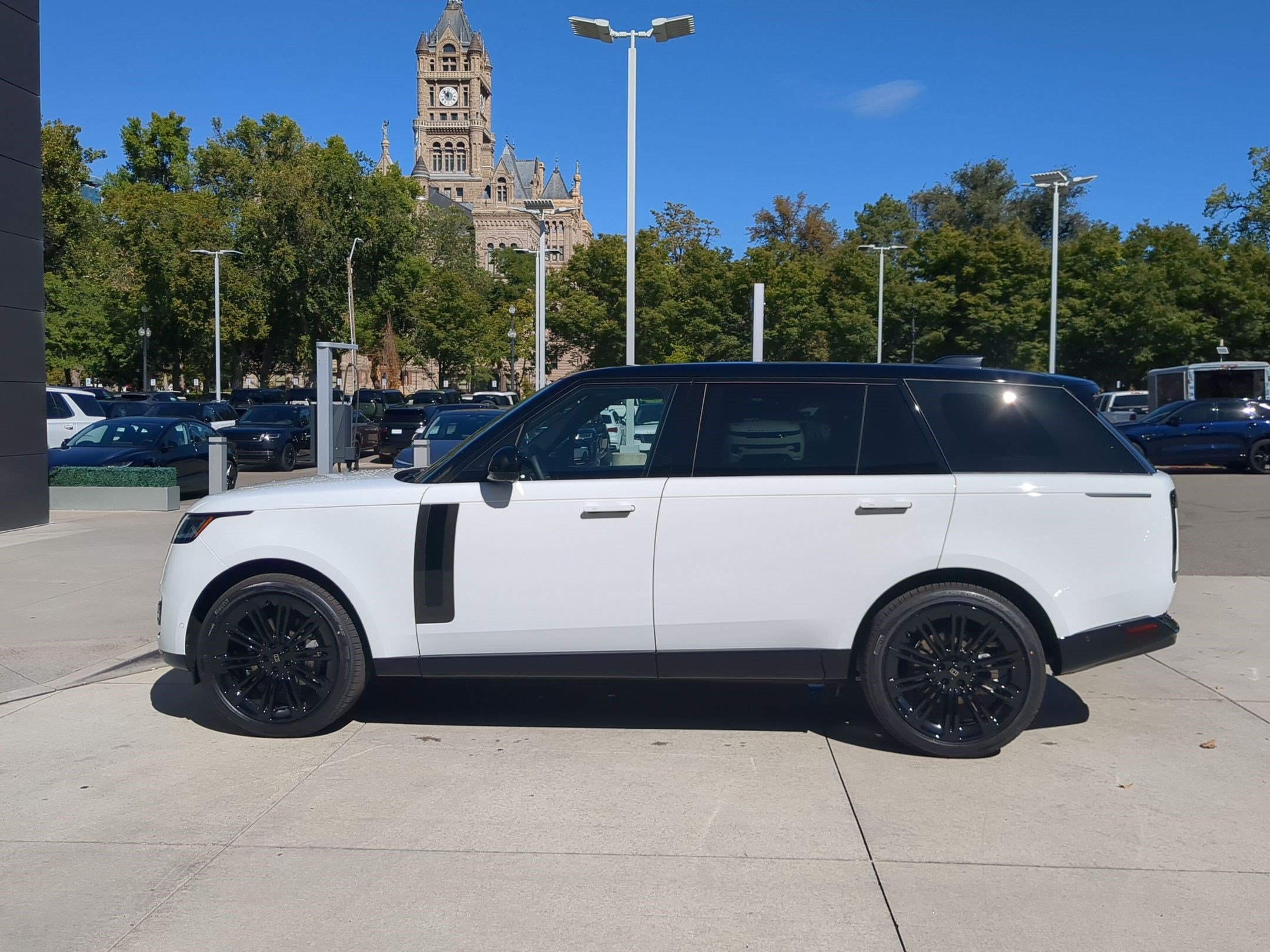 New 2027 Land Rover Range Rover Long Wheelbase SE AWD/4WD image 8