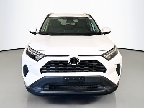 Used 2022 Toyota RAV4 XLE w/ Convenience Package FWD image 2
