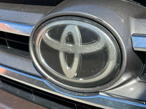 Used 2018 Toyota Highlander Limited AWD/4WD image 9