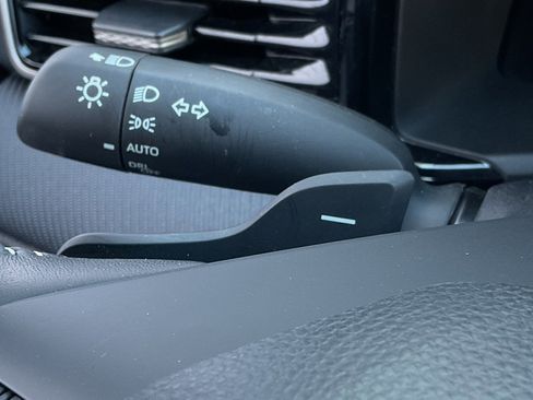 Used 2025 Toyota Camry SE image 24