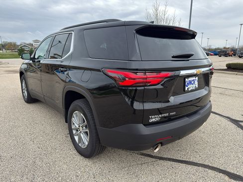 Used 2023 Chevrolet Traverse LT image 3