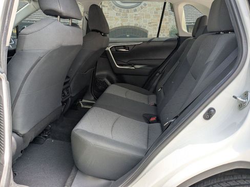 Used 2021 Toyota RAV4 XLE w/ Convenience Package FWD image 17