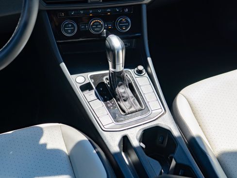 Used 2019 Volkswagen Jetta R-Line FWD image 24